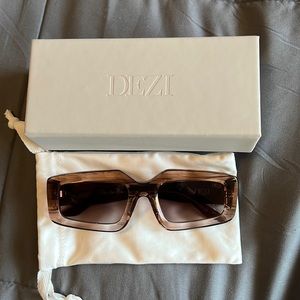 NWOT Dezi Sunglasses in Read the Room